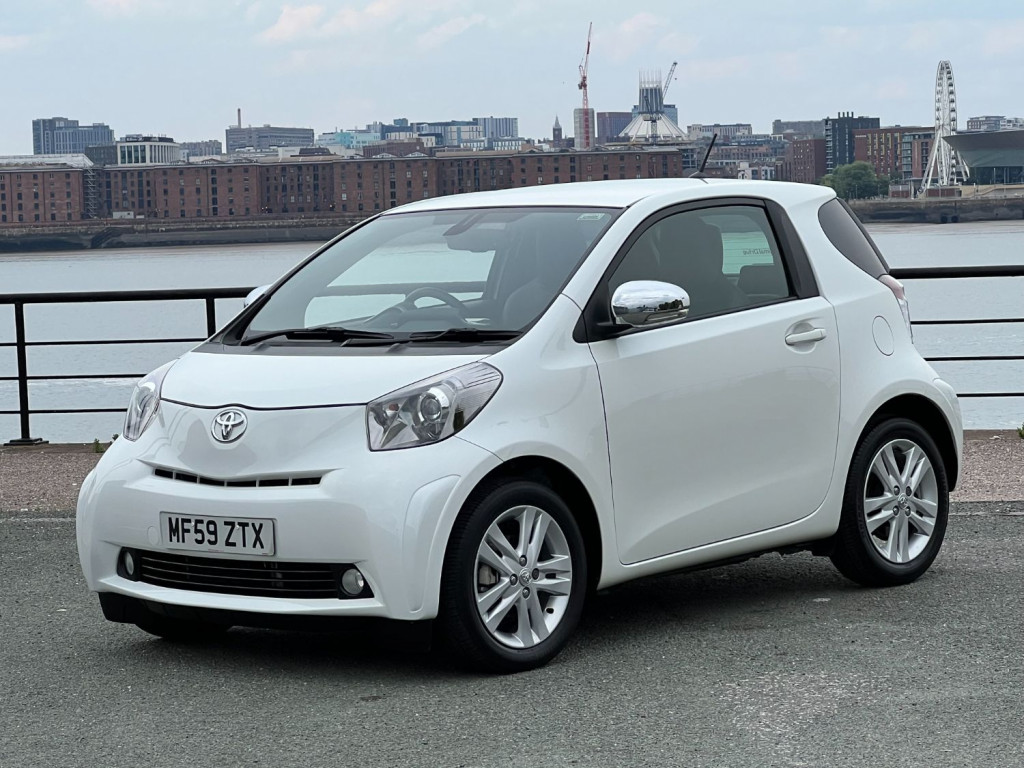 TOYOTA IQ