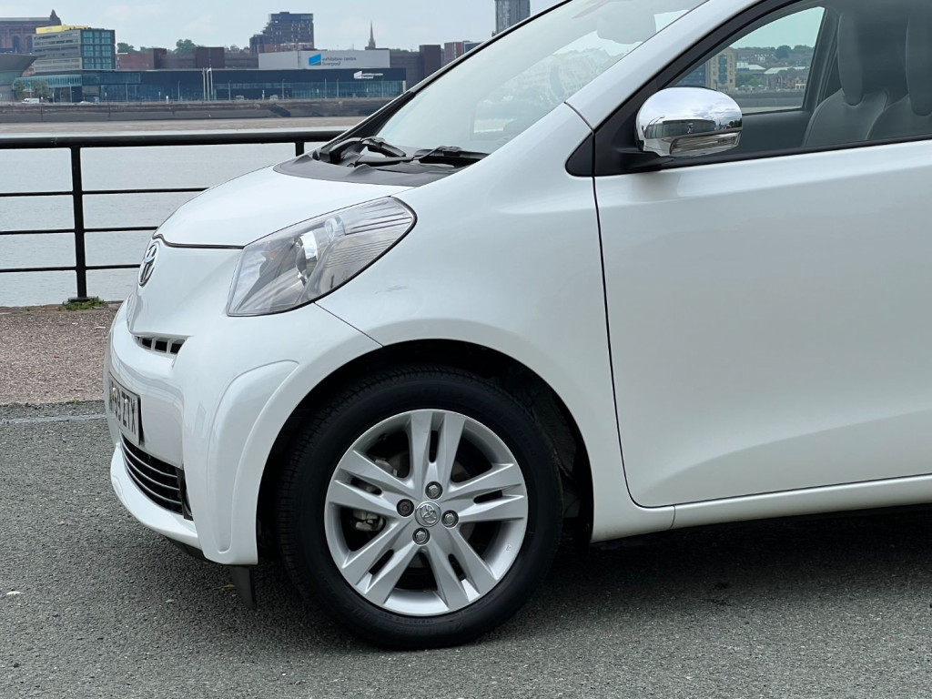 TOYOTA IQ