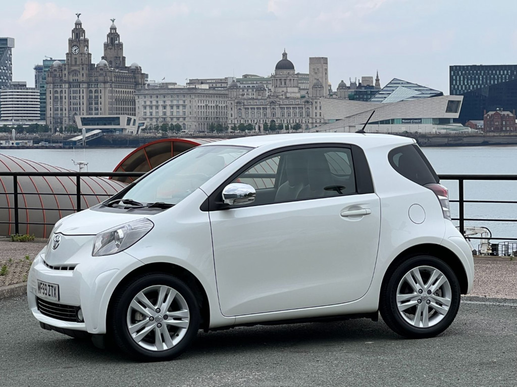 TOYOTA IQ