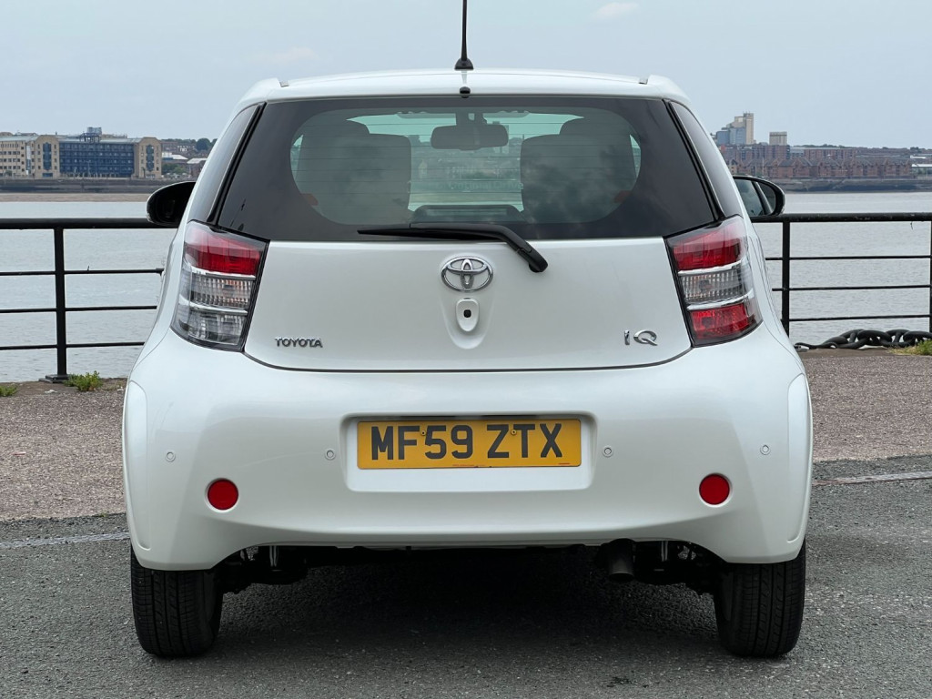 TOYOTA IQ