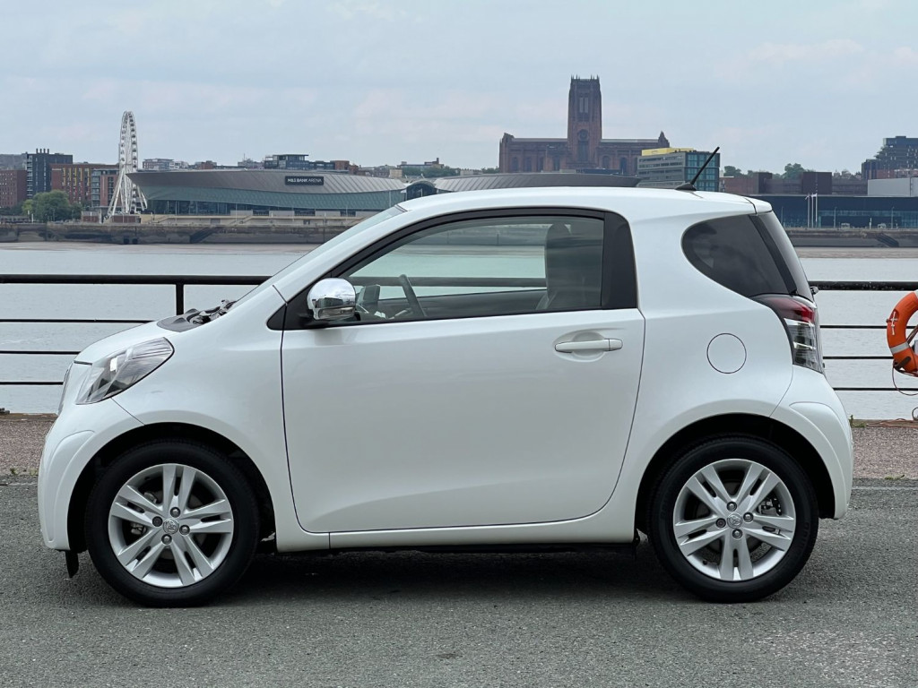 TOYOTA IQ