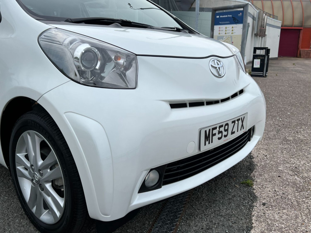 TOYOTA IQ