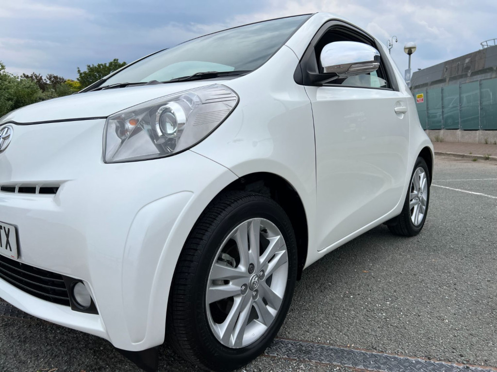 TOYOTA IQ