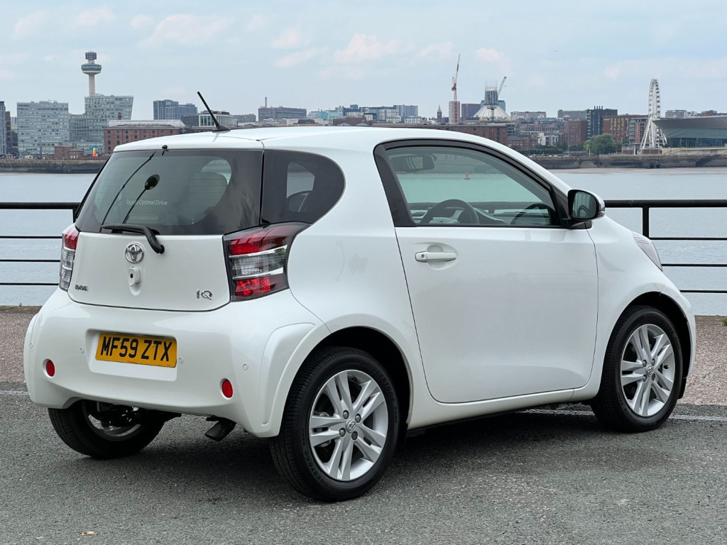 TOYOTA IQ
