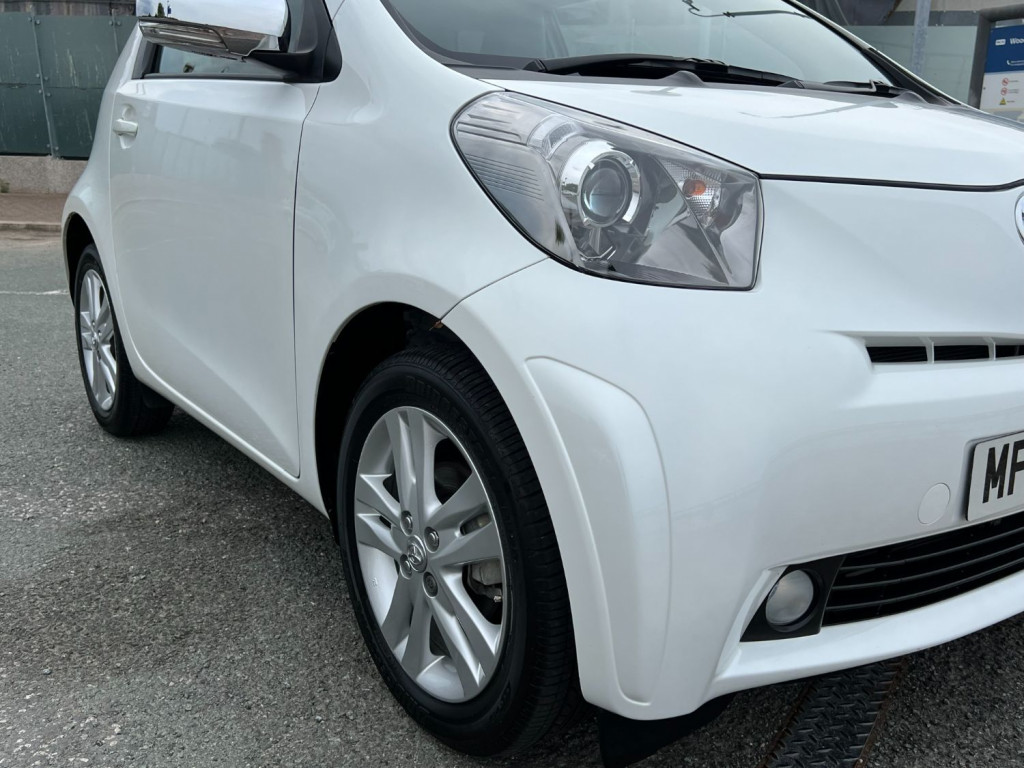 TOYOTA IQ
