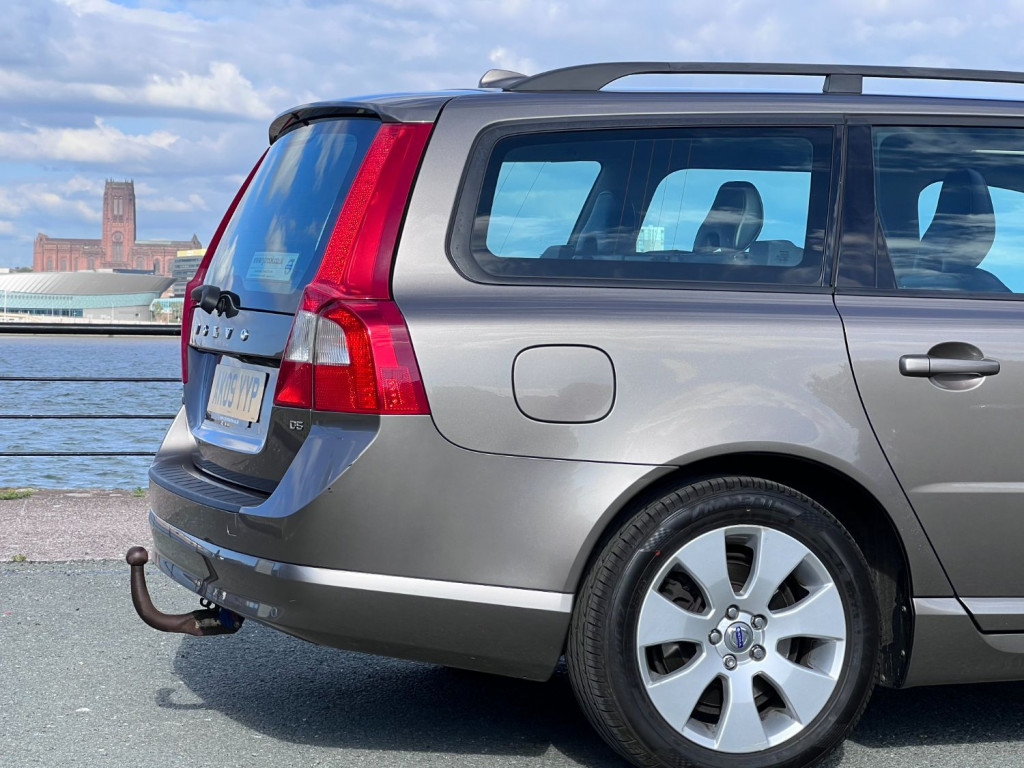 View VOLVO V70 D5 SE