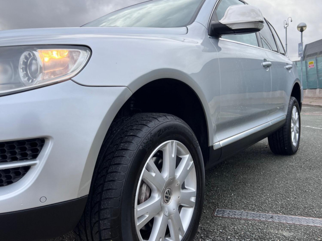 VOLKSWAGEN TOUAREG