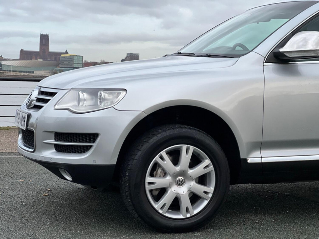 VOLKSWAGEN TOUAREG