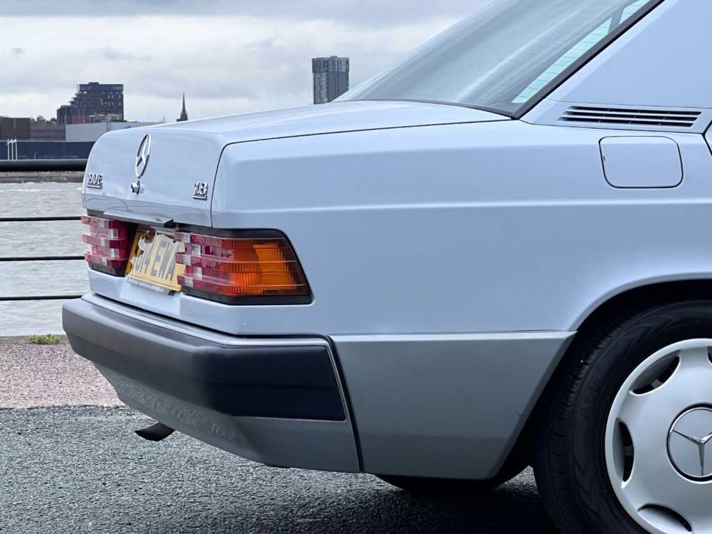 View MERCEDES-BENZ 190 190E 1.8i Manual