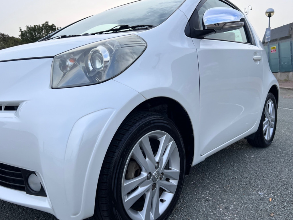 TOYOTA IQ