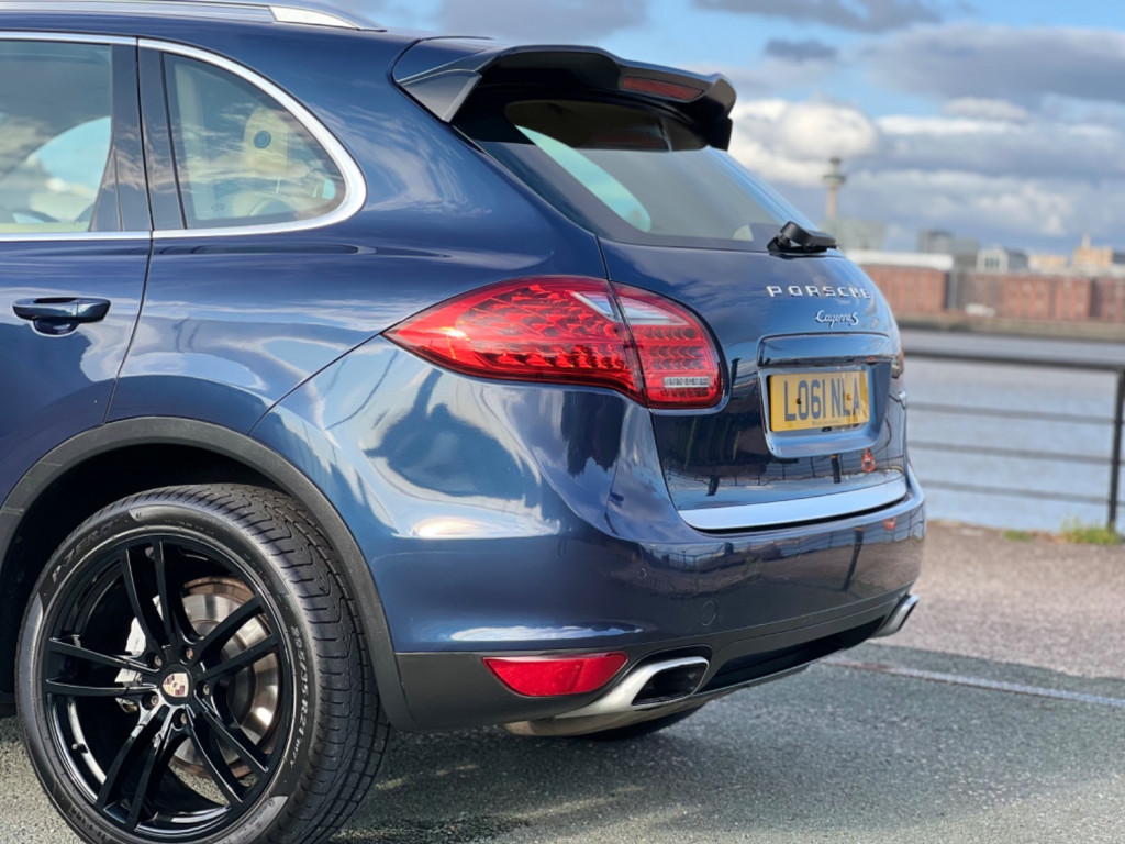 PORSCHE CAYENNE