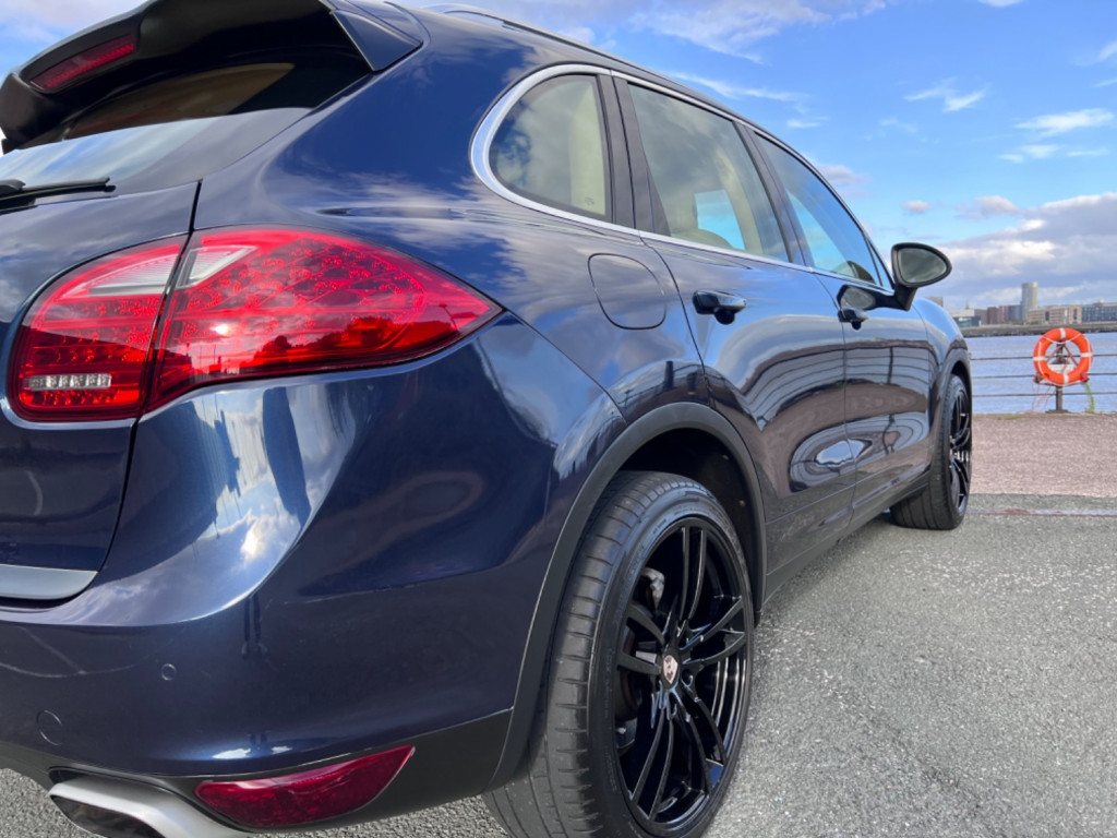 PORSCHE CAYENNE