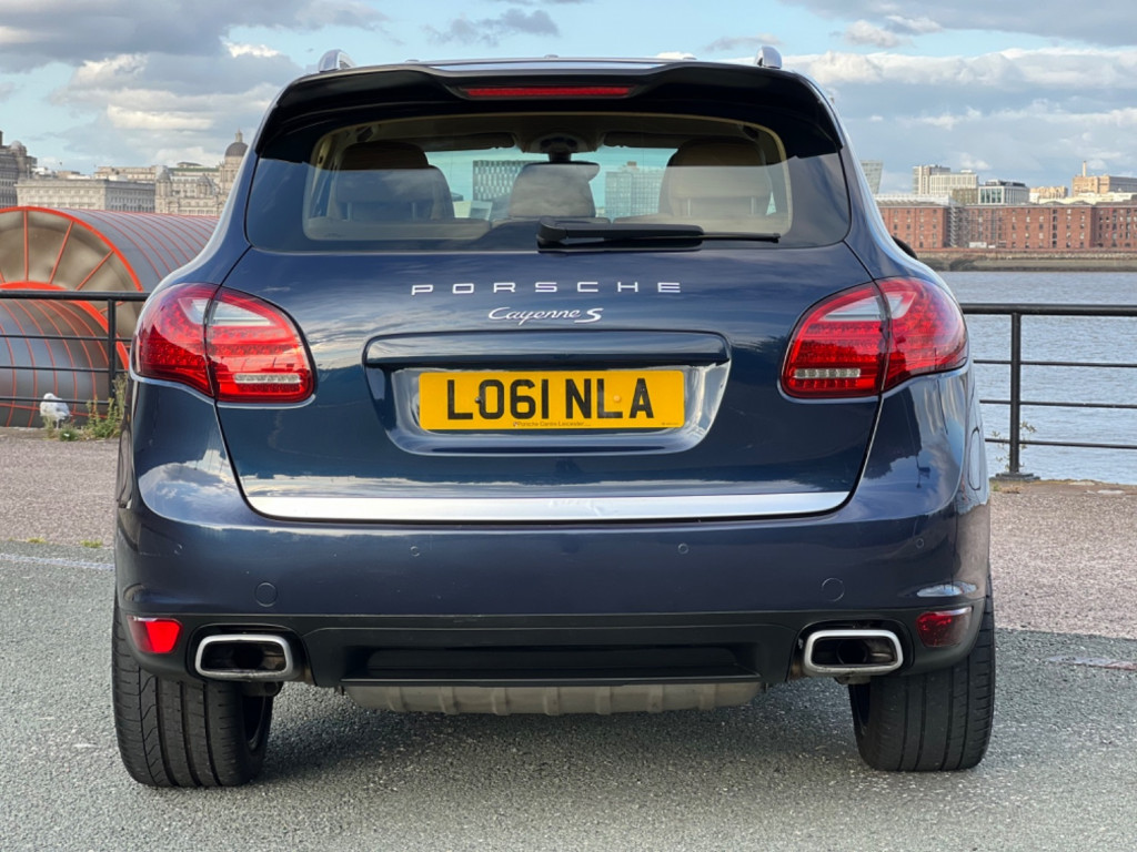 PORSCHE CAYENNE