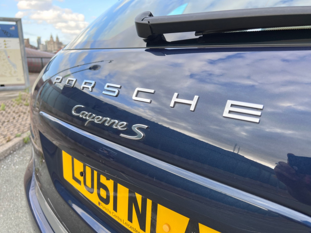 PORSCHE CAYENNE