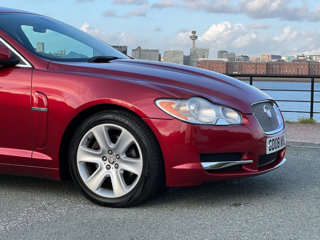 View JAGUAR XF V8 PREMIUM LUXURY