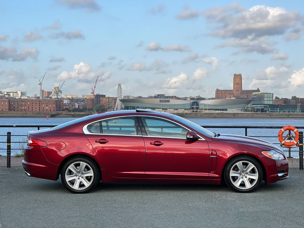 View JAGUAR XF V8 PREMIUM LUXURY