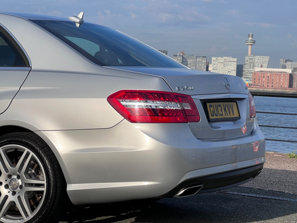 MERCEDES-BENZ E CLASS