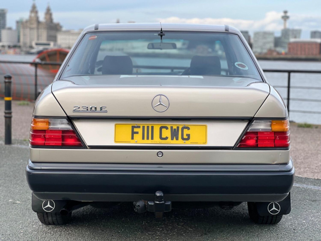 View MERCEDES-BENZ 230 2.3  W124