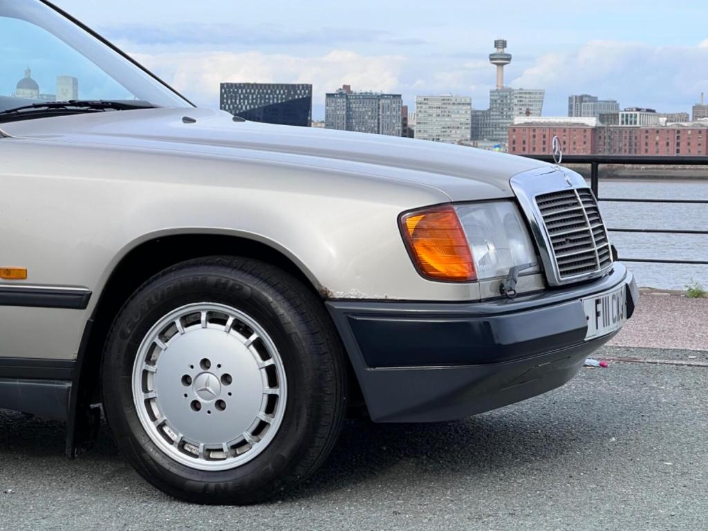 MERCEDES-BENZ 230