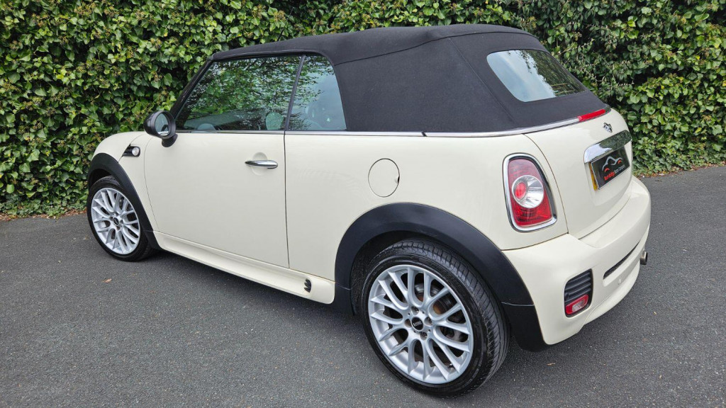 View MINI CONVERTIBLE 1.6 Cooper JCW Package