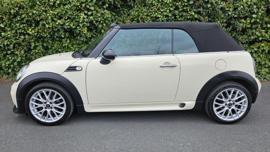View MINI CONVERTIBLE 1.6 Cooper JCW Package