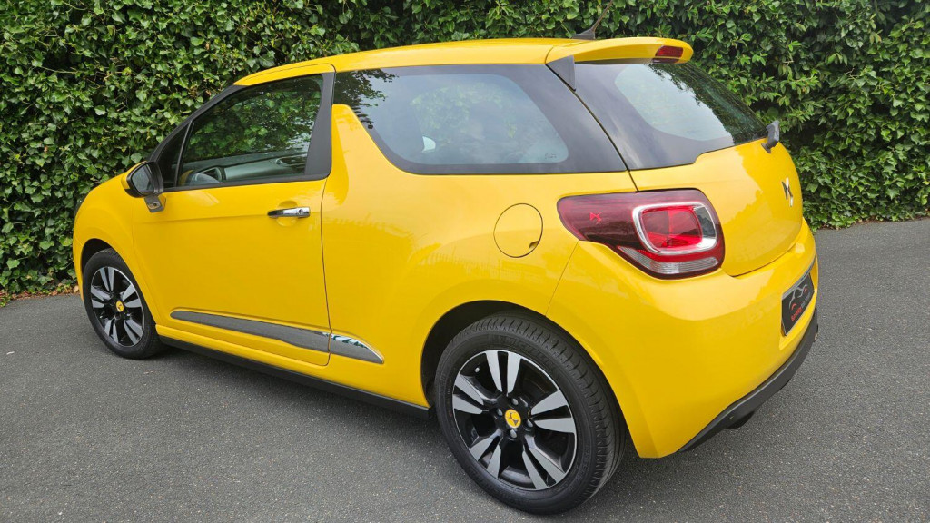 View DS AUTOMOBILES DS 3 1.2 PureTech Chic Euro 6 (82bhp)