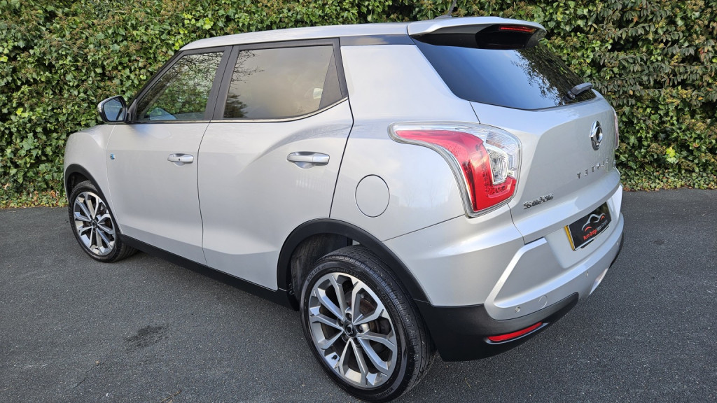 View SSANGYONG TIVOLI 1.6 e-XDi ELX Red Edition