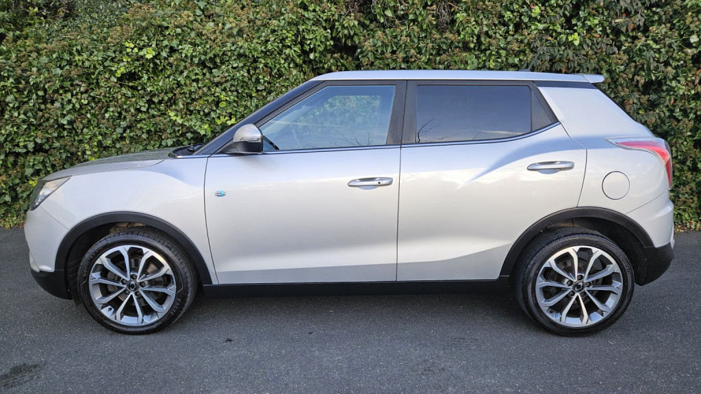 View SSANGYONG TIVOLI 1.6 e-XDi ELX Red Edition