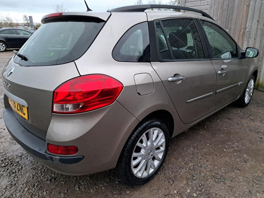 View RENAULT CLIO 1.5 dCi Dynamique 