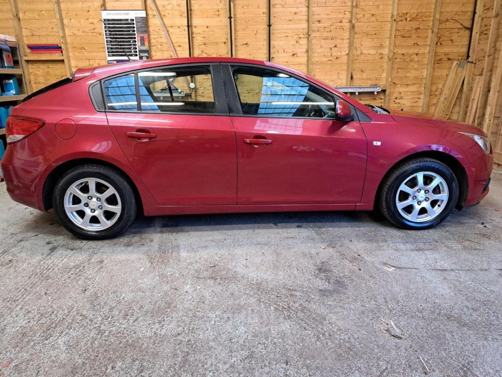 View CHEVROLET CRUZE 1.7 VCDi LT 