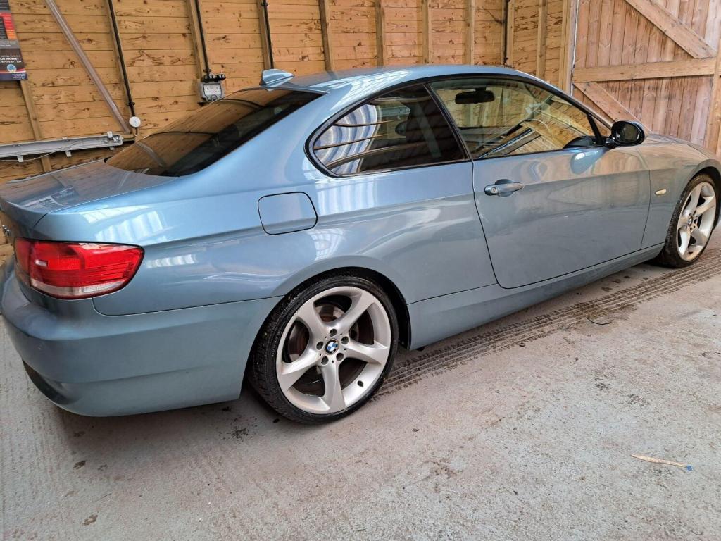 BMW 3 SERIES