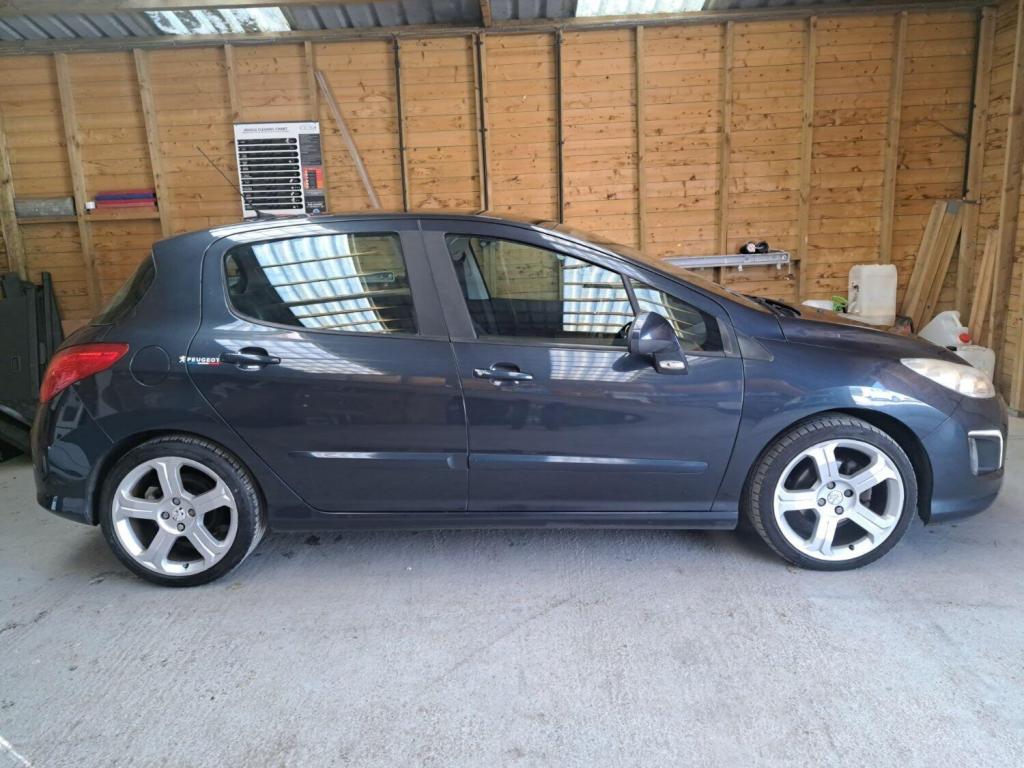 View PEUGEOT 308 1.6 e-HDi Allure