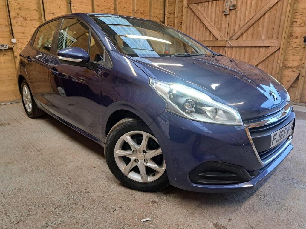 PEUGEOT 208