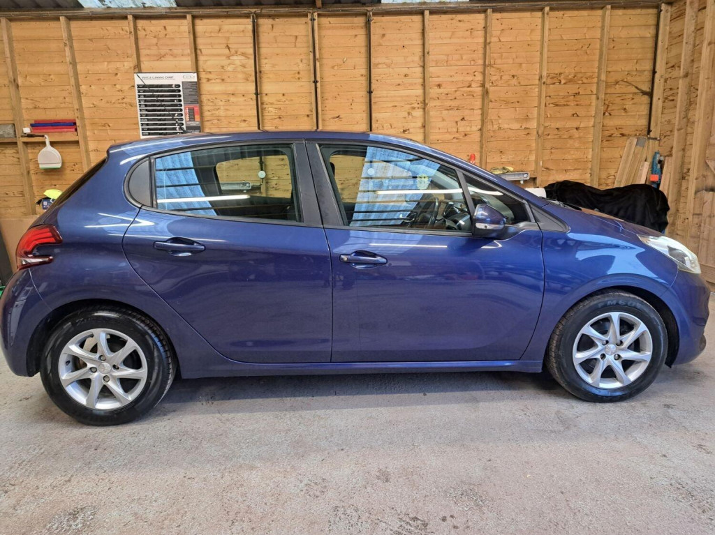 View PEUGEOT 208 1.6 BlueHDi Active
