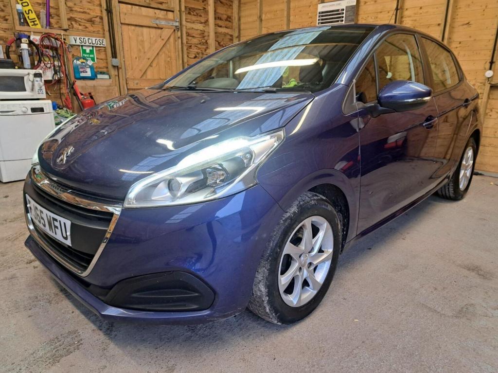 PEUGEOT 208