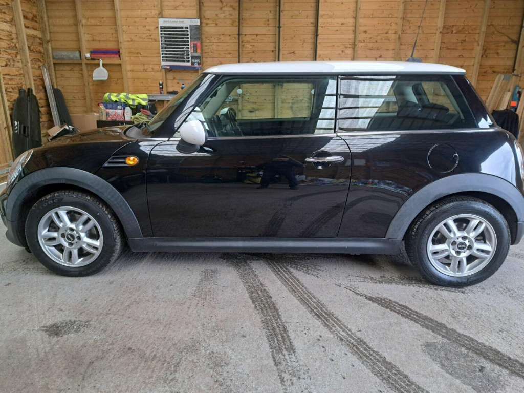 MINI HATCH