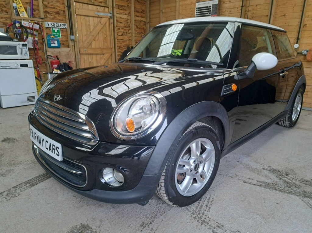 MINI HATCH