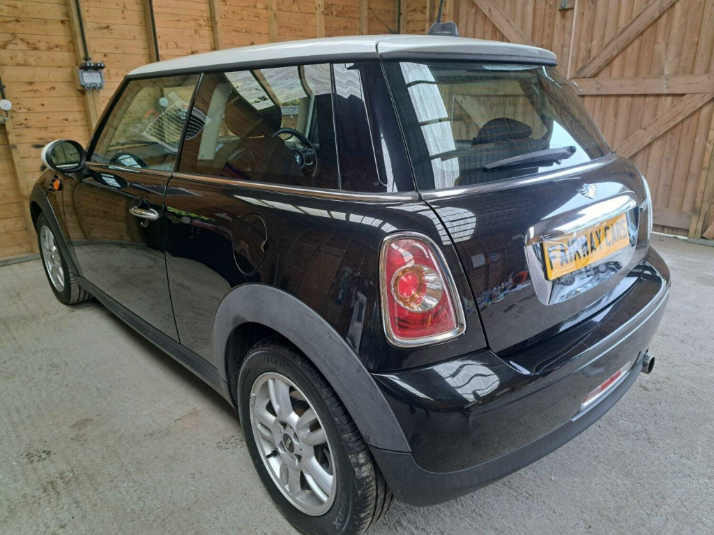 MINI HATCH