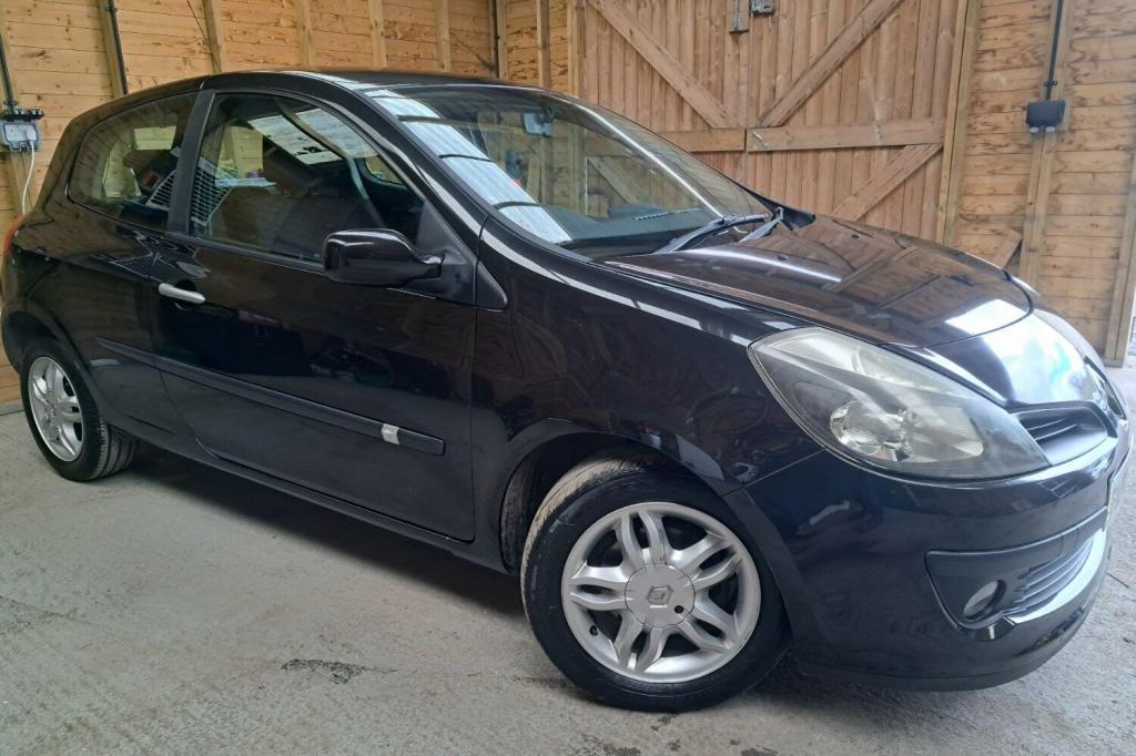 View RENAULT CLIO 1.4 16v Dynamique