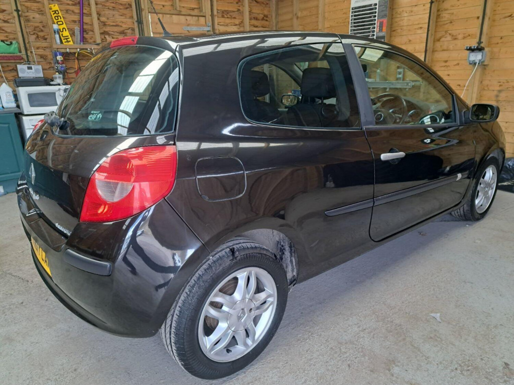 View RENAULT CLIO 1.4 16v Dynamique