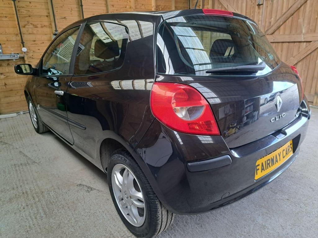 View RENAULT CLIO 1.4 16v Dynamique