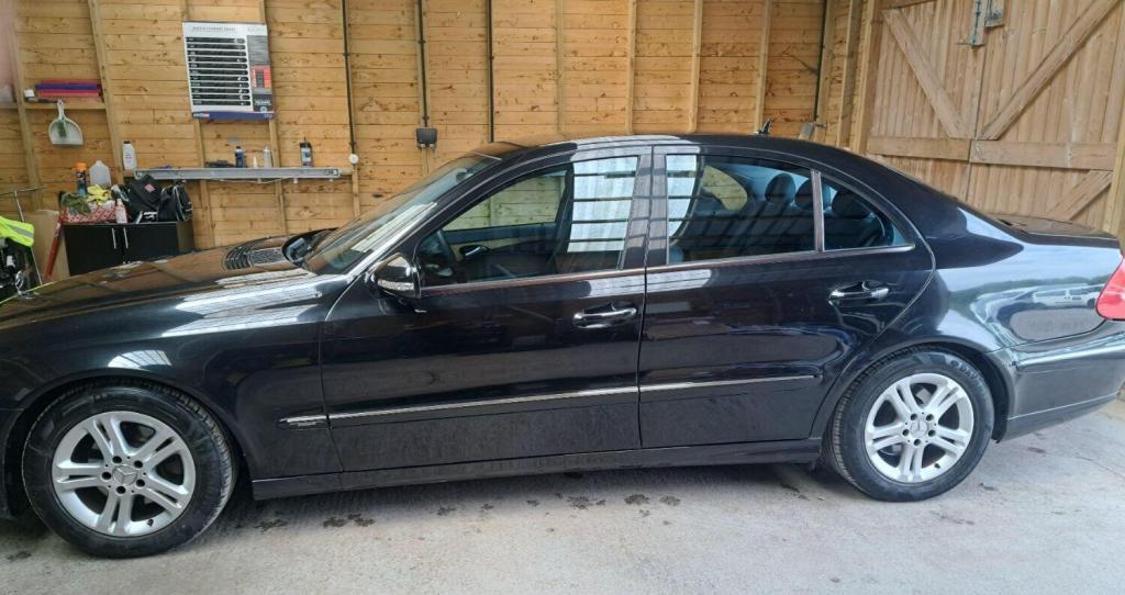 View MERCEDES-BENZ E CLASS 2.1 E220 CDI Avantgarde