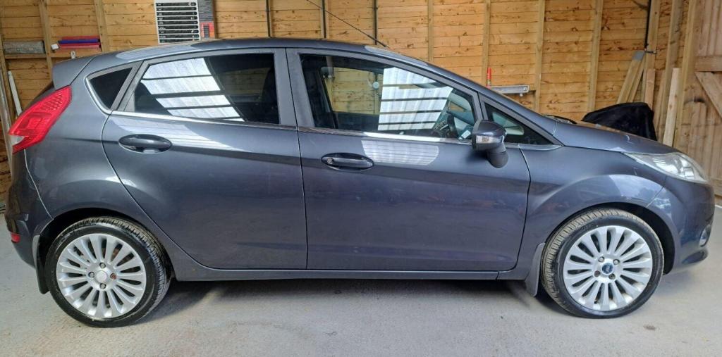 View FORD FIESTA 1.6 Titanium