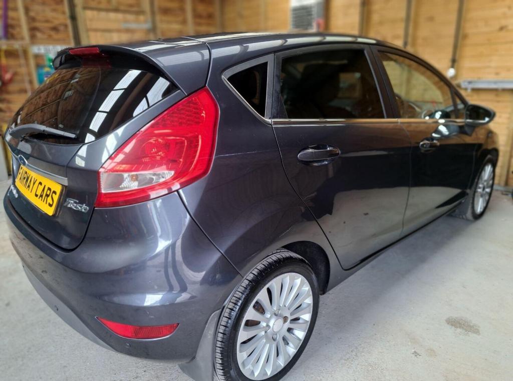 View FORD FIESTA 1.6 Titanium