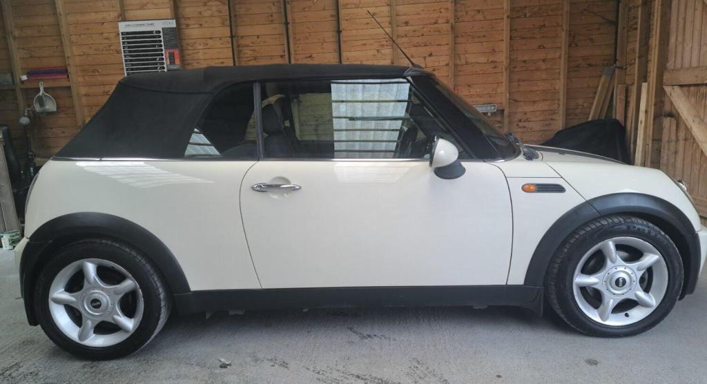 View MINI CONVERTIBLE 1.6 Cooper Convertible