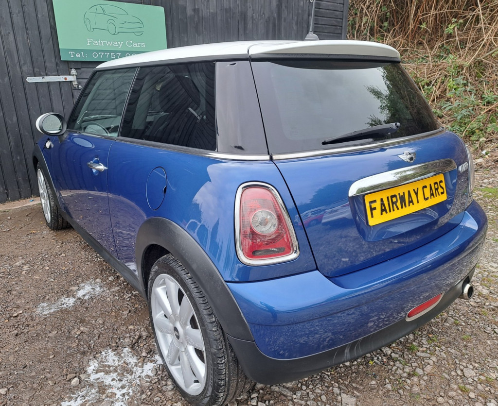 MINI HATCH
