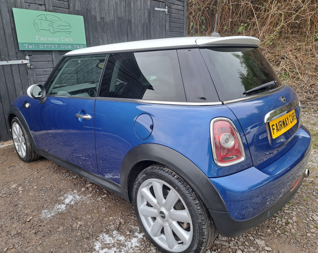 MINI HATCH