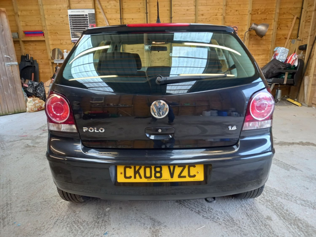 VOLKSWAGEN POLO