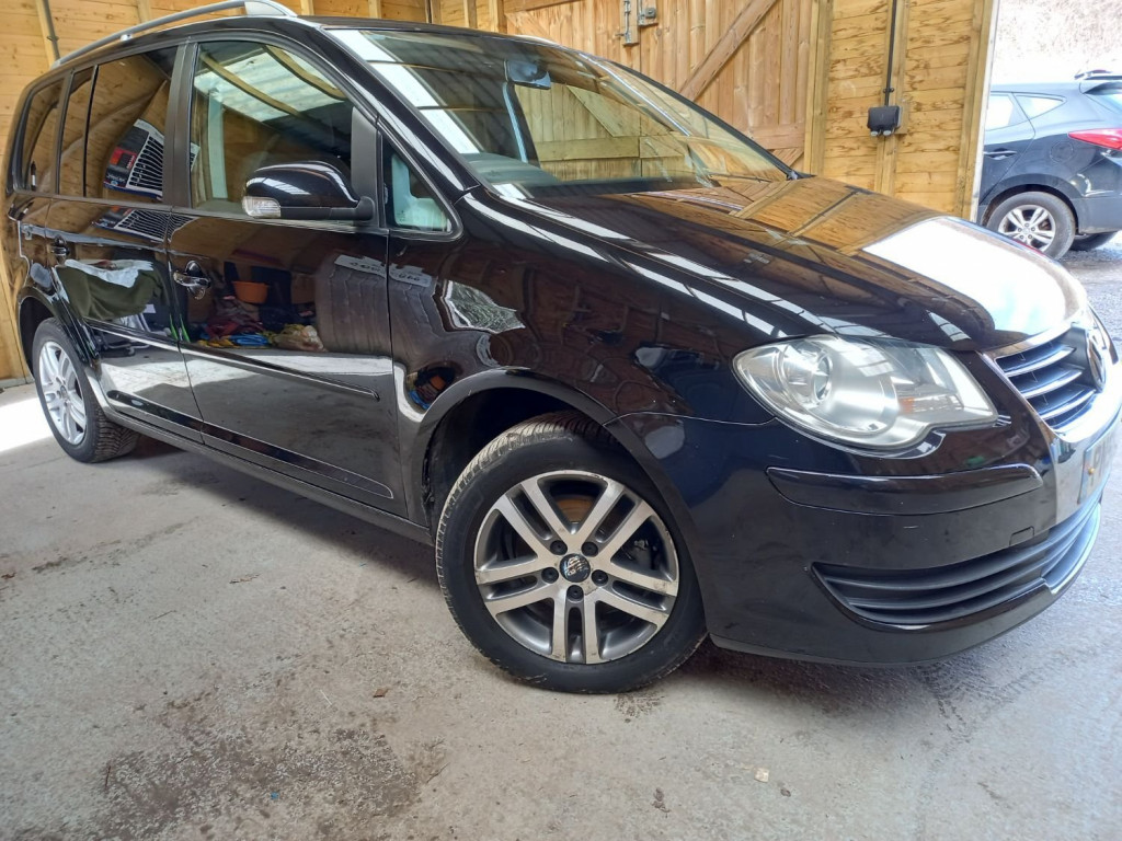 View VOLKSWAGEN TOURAN SE TDI 105