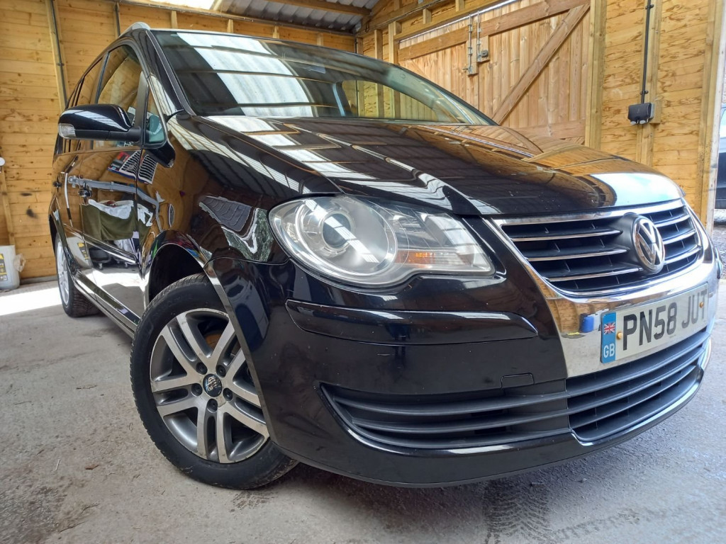 VOLKSWAGEN TOURAN